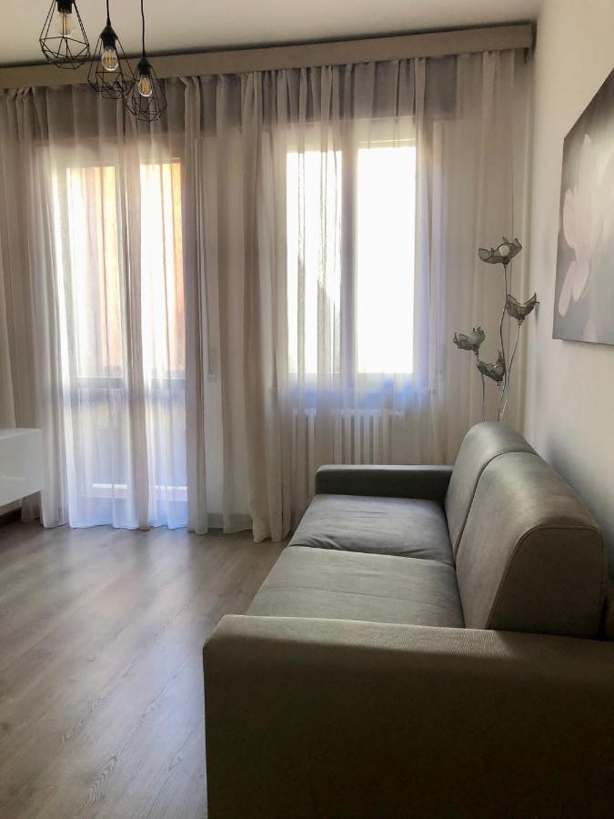 La Casa In Via Venti Apartment เวโรนา ภายนอก รูปภาพ