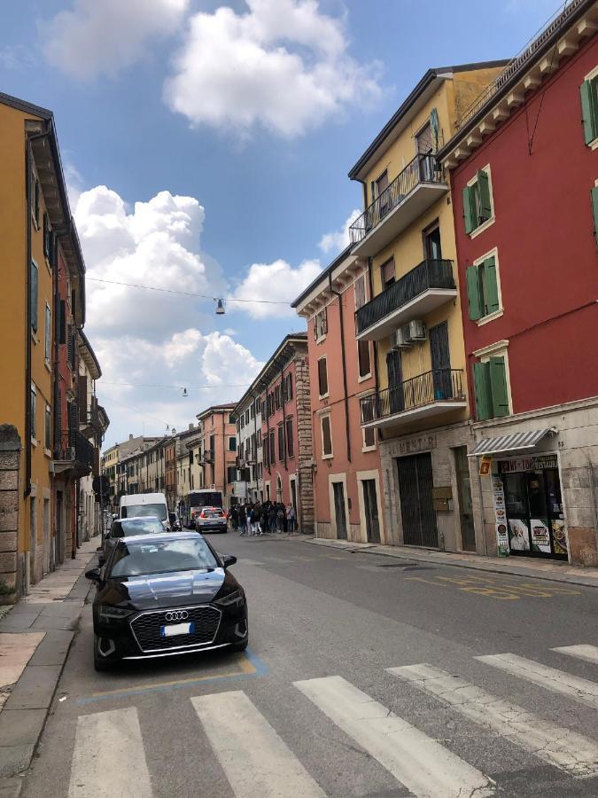 La Casa In Via Venti Apartment เวโรนา ภายนอก รูปภาพ