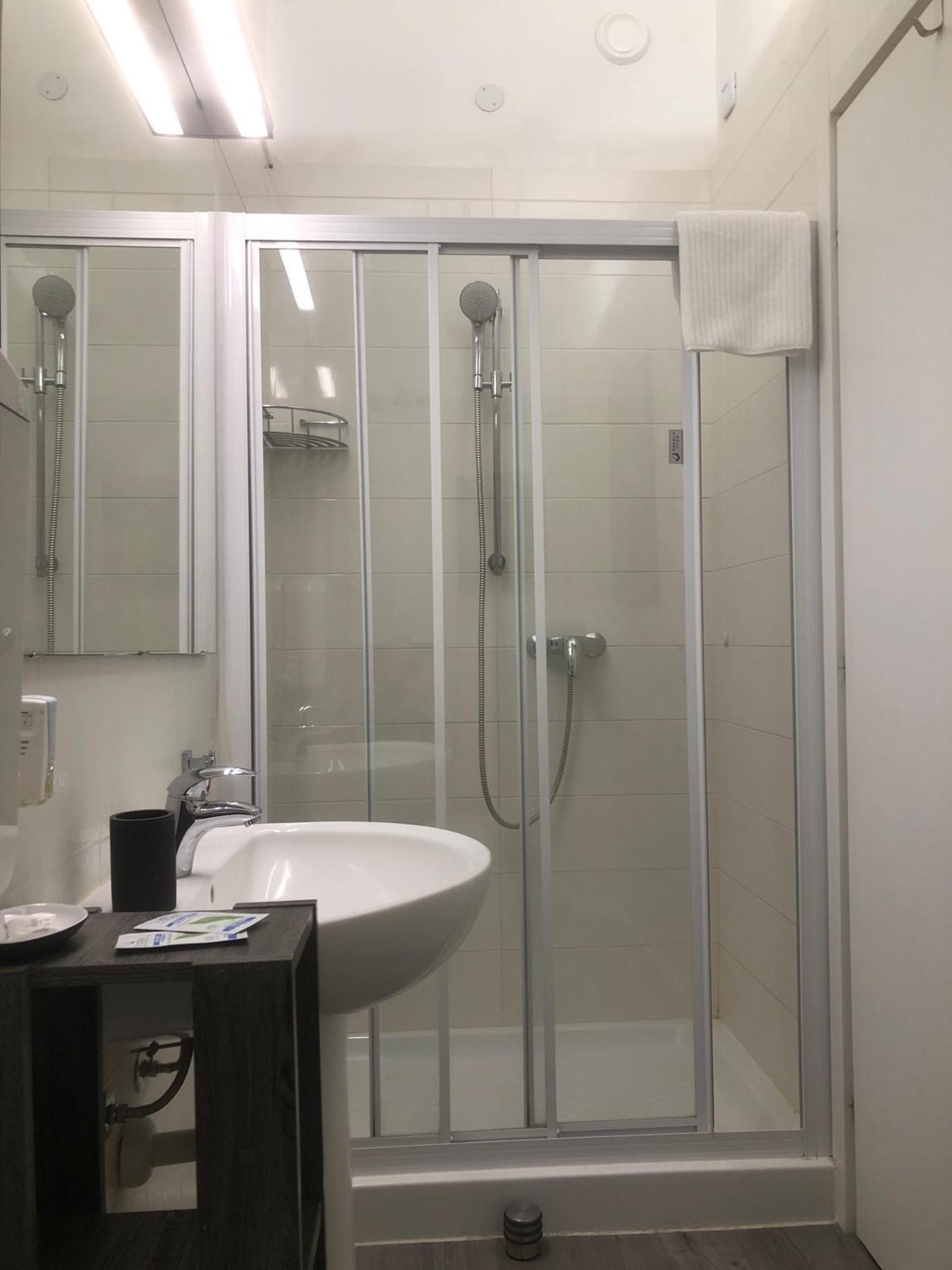 La Casa In Via Venti Apartment เวโรนา ภายนอก รูปภาพ