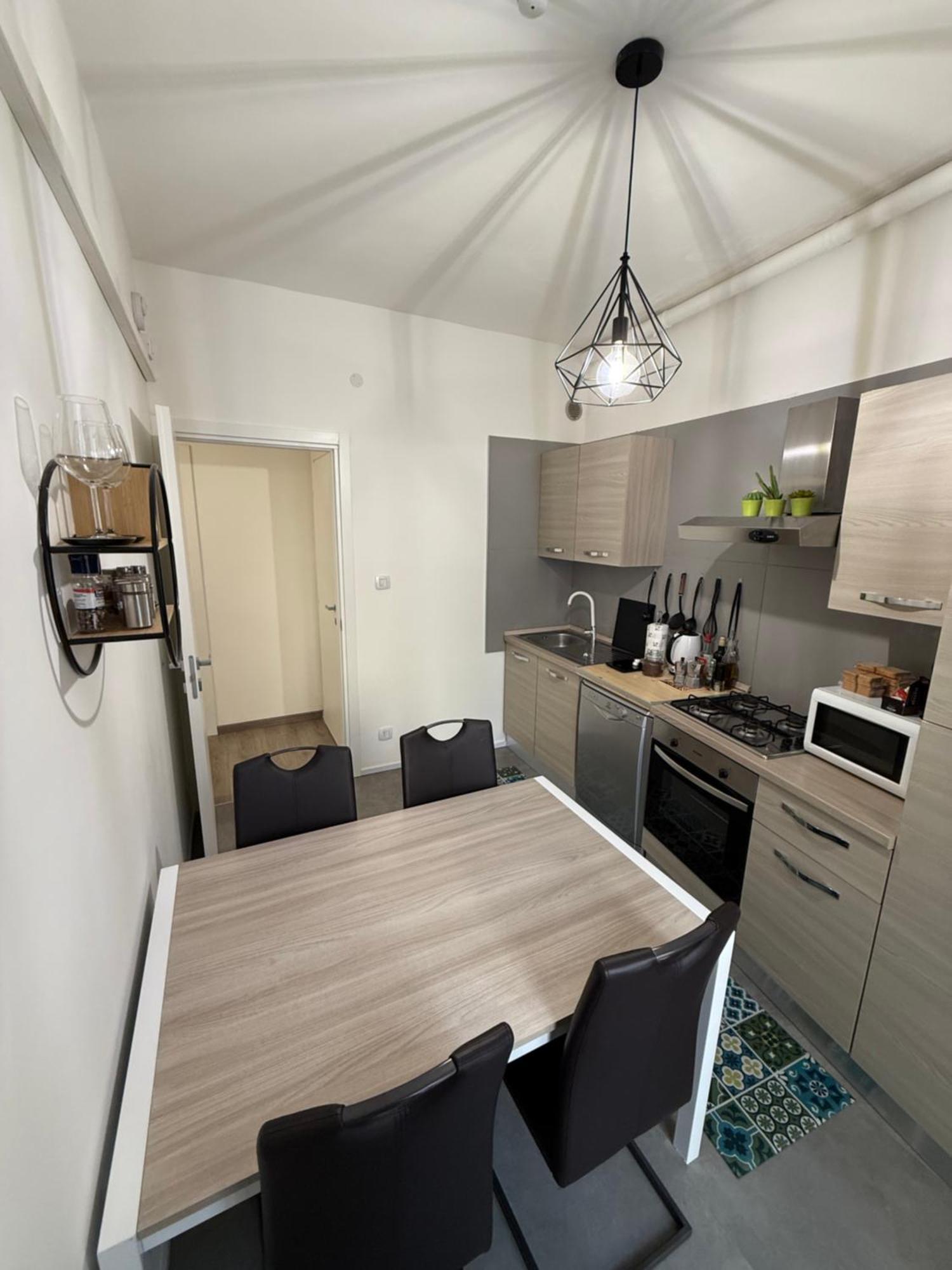 La Casa In Via Venti Apartment เวโรนา ภายนอก รูปภาพ